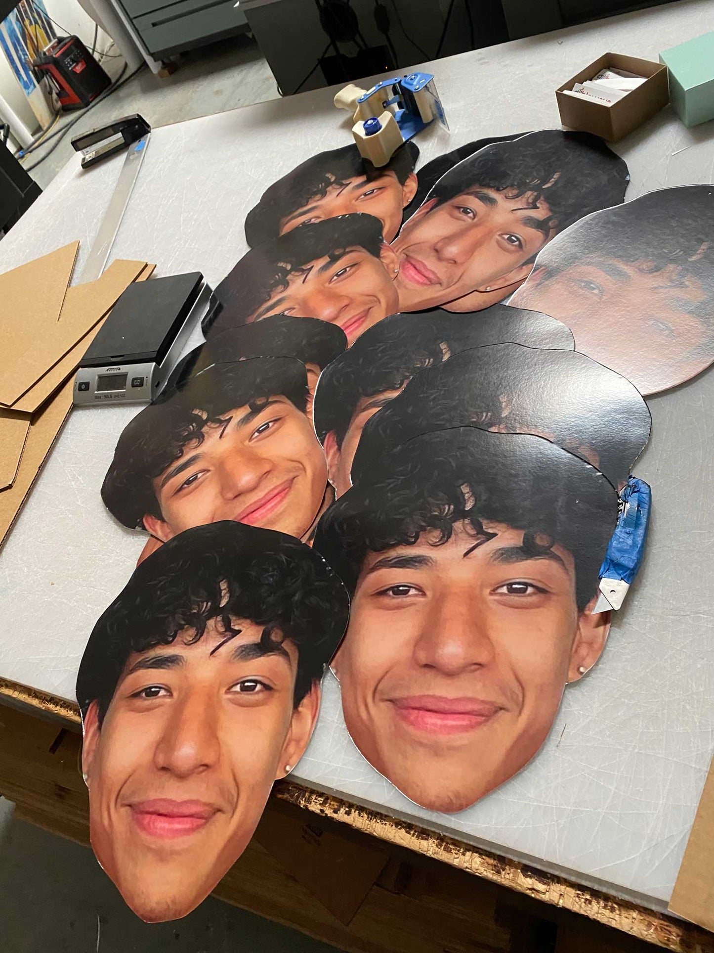 12"x18" Big Head (6 pack)