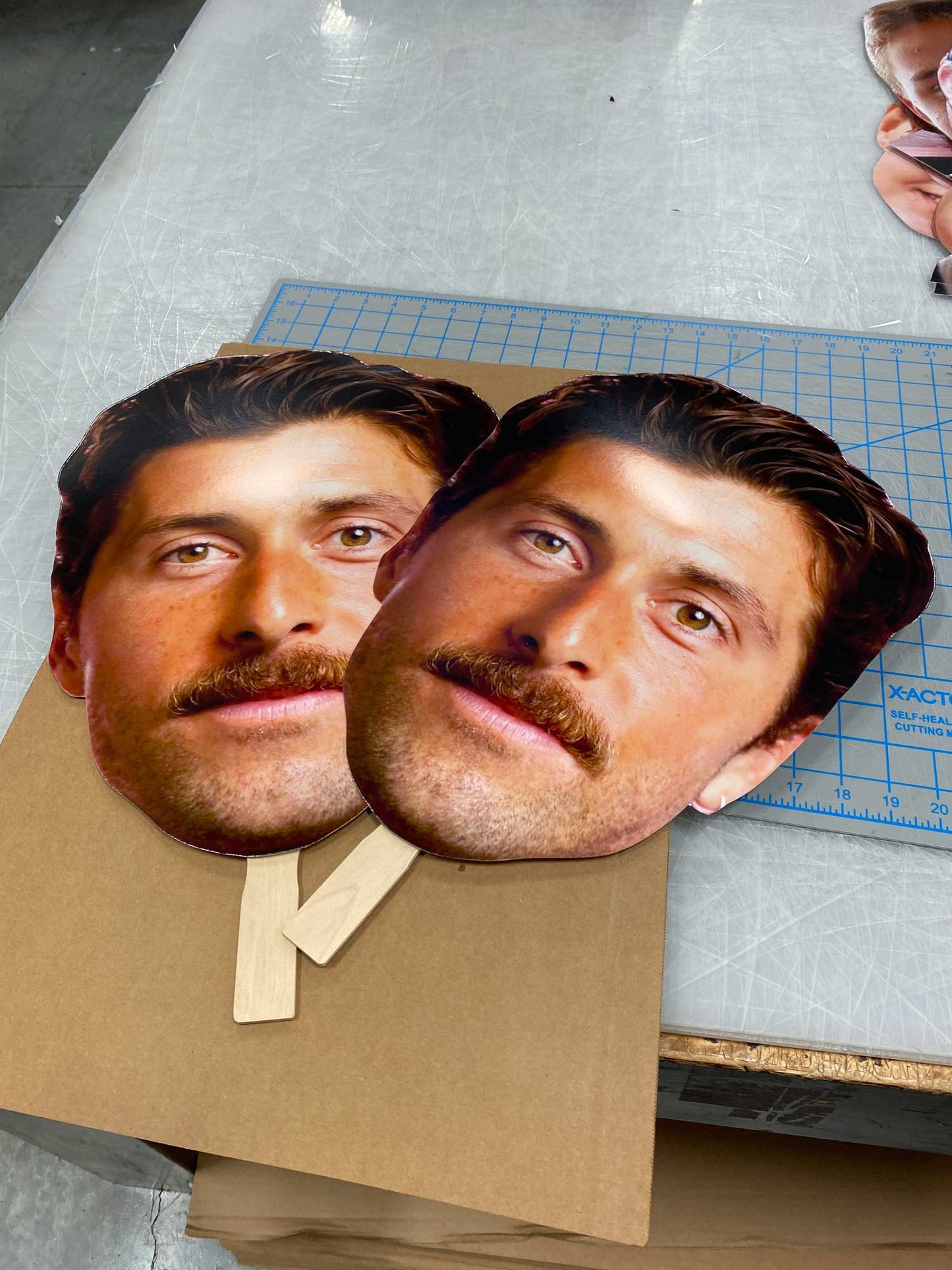 12"x18" Big Head (2 pack)